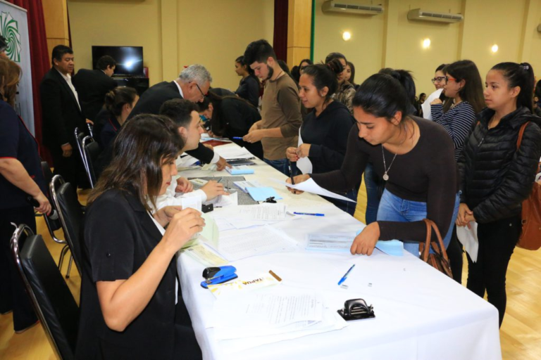 EBY inicia desembolso por becas en su área de influencia