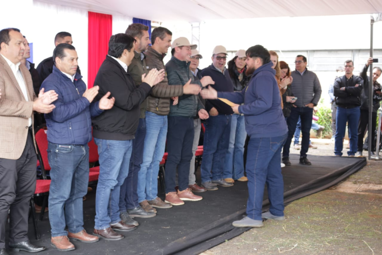 Yacyretá lleva importantes inversiones en educación y salud a Caazapá
