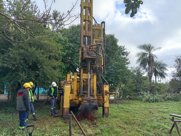 Yacyretá inicia perforación de un nuevo pozo para mejorar servicio de agua potable en barrio de Encarnación Yacyretá inicia perforación de un nuevo pozo para mejorar servicio de agua potable en barrio de Encarnación