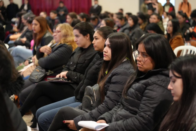 Yacyretá entrega becas universitarias a 659 jóvenes de Misiones
