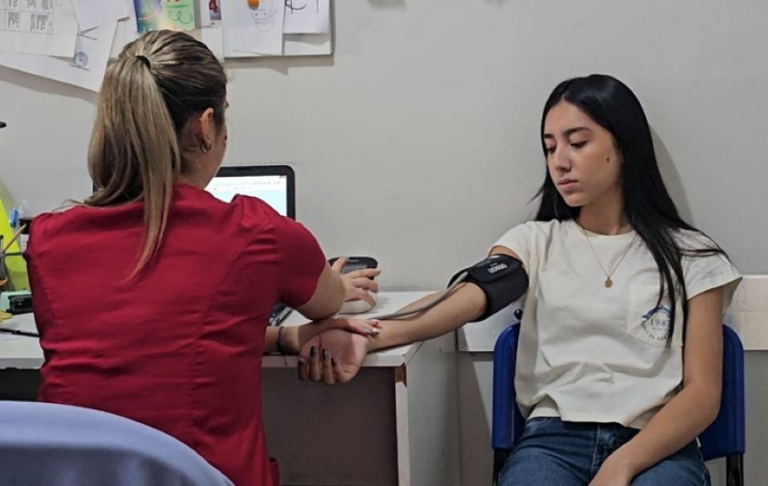 Salud fortalece atención integral a adolescentes en 18 regiones sanitarias del país