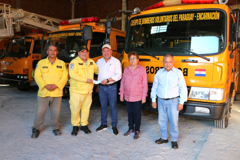 EBY RESPALDA A LOS BOMBEROS VOLUNTARIOS DEL PARAGUAY, FILIAL ENCARNACIÓN, CON UN IMPORTANTE APOYO ECONÓMICO