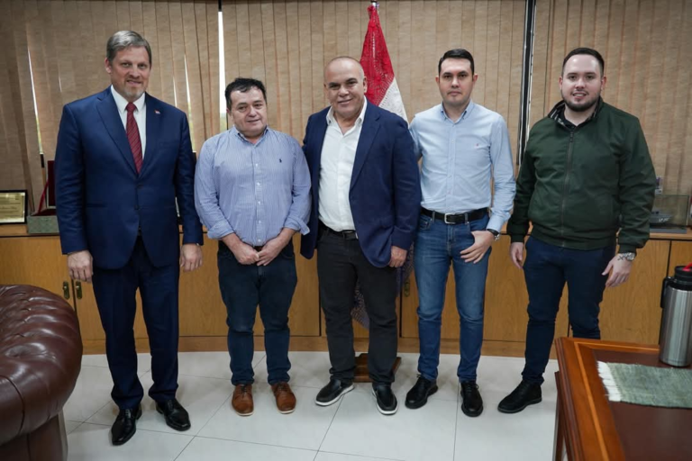 SENADOR DAVID RIVAS PROMUEVE PROYECTOS PARA EL DESARROLLO DE MUNICIPIOS EN ITAPUÁ SENADOR DAVID RIVAS PROMUEVE PROYECTOS PARA EL DESARROLLO DE MUNICIPIOS EN ITAPUÁ