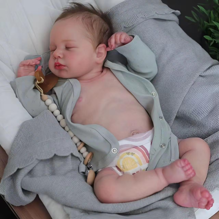 Una mujer acudió a una consulta médica con un bebé reborn