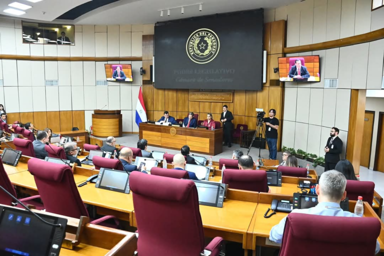 EBY: Director paraguayo informa a legisladores sobre acuerdo con Argentina