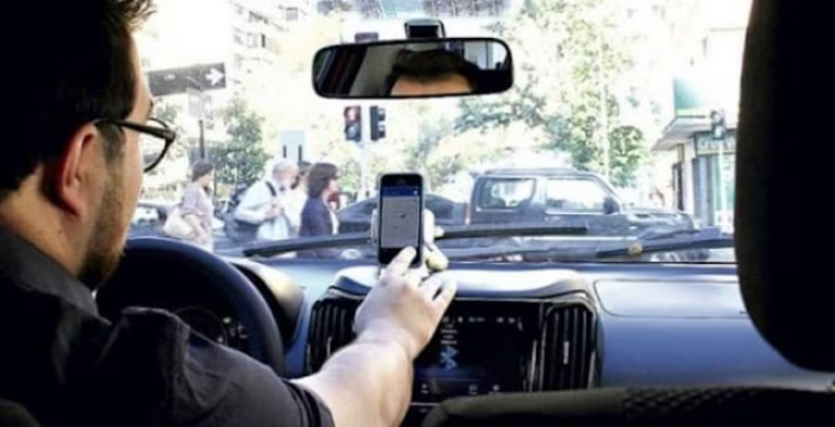 Conductores critican aumento de comisiones de hasta un 20 % en plataforma de viajes