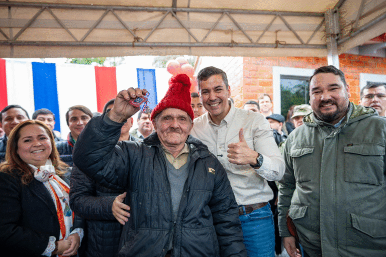 Gobierno entrega 104 viviendas sociales en Itá, Ypané y Limpio
