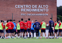 Gustavo Alfaro tiene listo el once albirrojo para enfrentar a Brasil