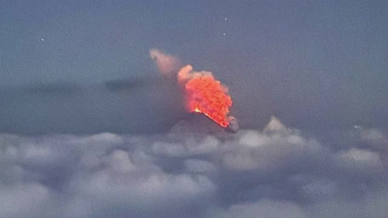 Un volcán ruso entró en erupción tras potente terremoto