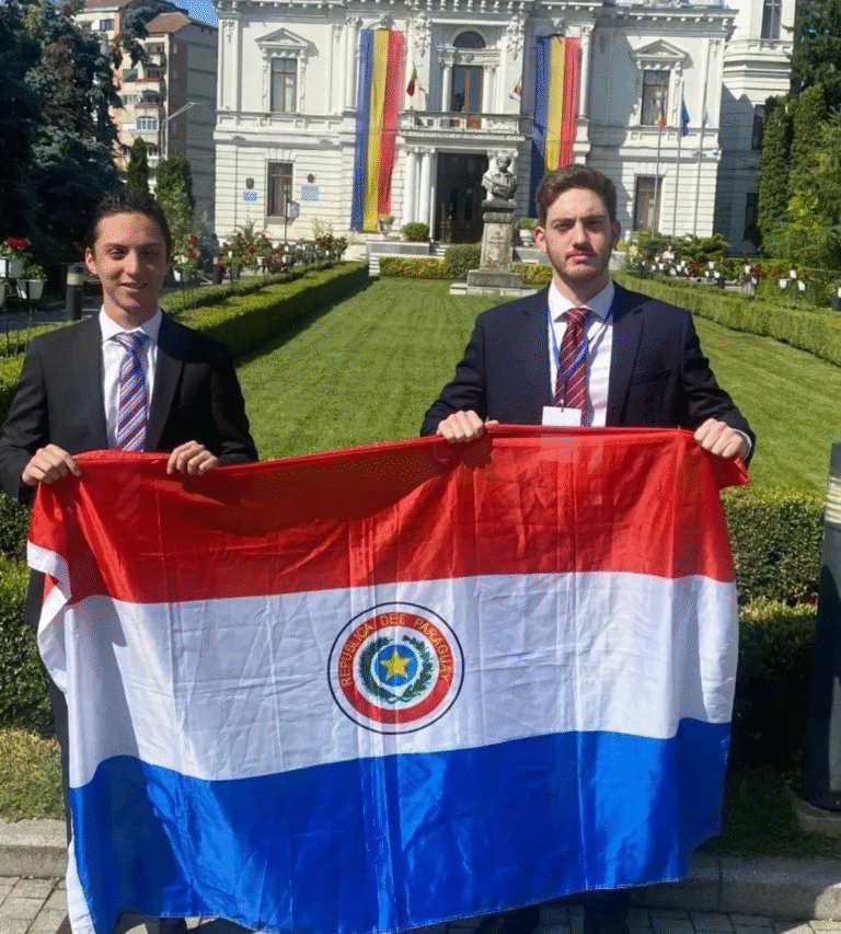 Estudiantes paraguayos destacan en conferencia científica internacional con proyecto de vehículo acuático autónomo