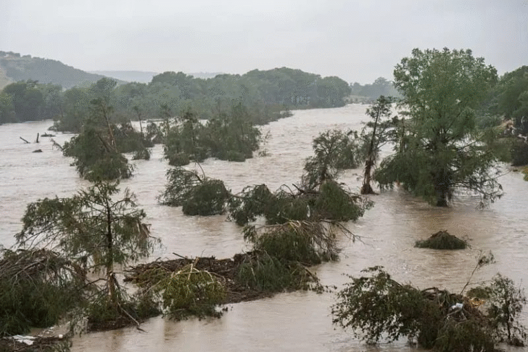 Al menos 51 muertos y centenares de desaparecidos durante inundaciones en México