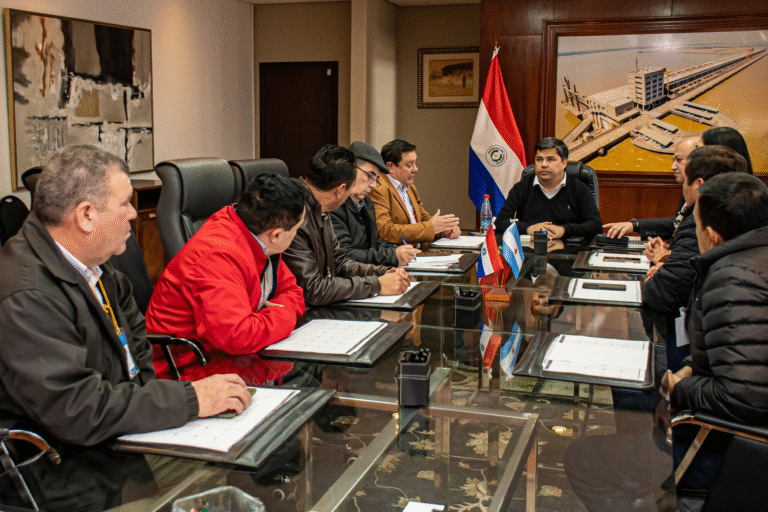 EBY mantuvo reunión de trabajo con intendentes de Itapúa