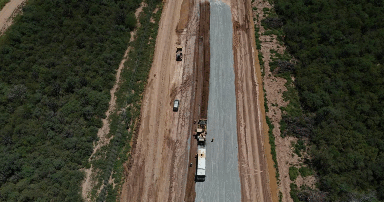 Gobierno invierte más de 690 millones de dólares en obras publicas Gobierno invierte más de 690 millones de dólares en obras publicas