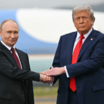 Putin y Trump abren cumbre en Alaska con un apretón de manos
