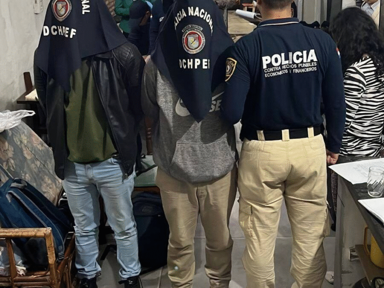 Detienen a empleado de telefonía que desviaba dinero de billeteras electrónicas