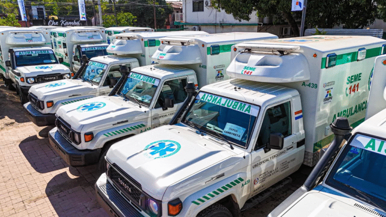 Gobierno entrega 67 nuevas ambulancias y supera más de 500 operativas en todo el país