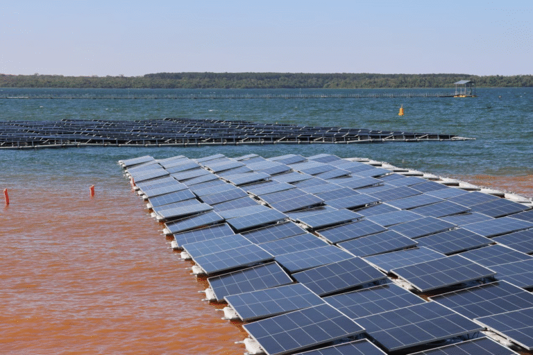 Finalizó montaje de la planta solar flotante en el embalse de Itaipu