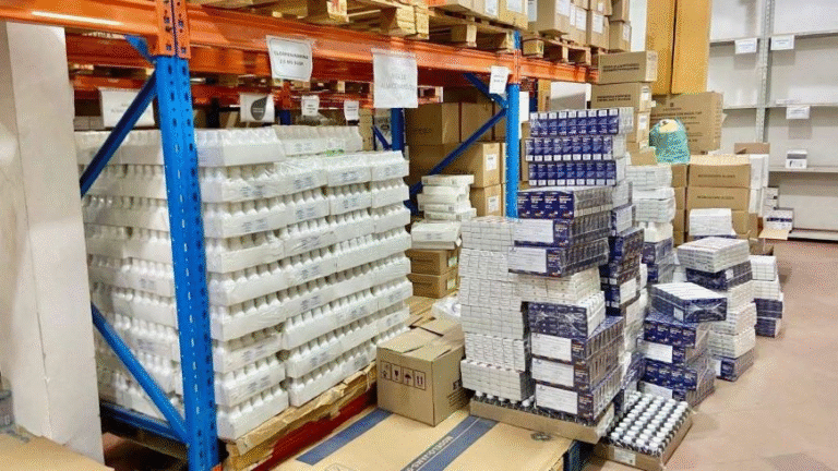 Fortalecen servicios de salud con entrega de medicamentos e insumos a varias regiones sanitarias