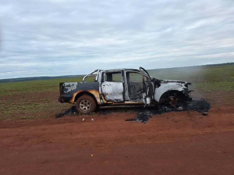 Hallan incinerada camioneta utilizada en atraco a banco de Katueté