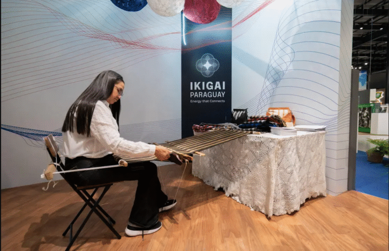 El Poncho Para’i brilla en la Expo de Osaka: «Espero que valoren lo nuestro»