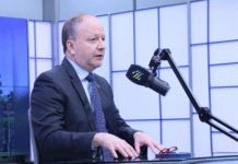 Mejora de calificación crediticia posiciona a Paraguay en un lugar privilegiado, afirma ministro de Economía