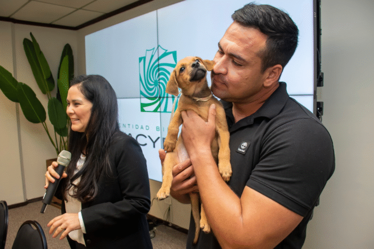Rescatista expone su experiencia para concienciar sobre tenencia responsable y adopción de animales en estado de abandono