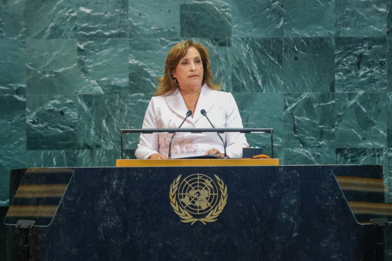 Congreso de Perú destituye a la presidenta Dina Boluarte