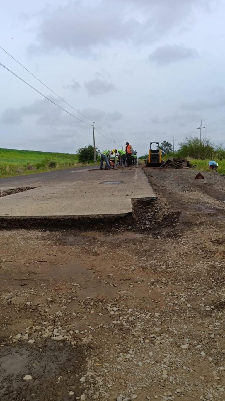 EBY inicia la reparación del camino Ayolas – San Cosme con supervisión del Director General