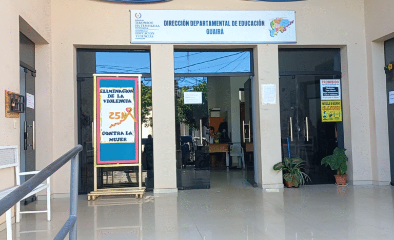 Supuesto acoso sexual a alumnas: separan del cargo al director y a una docente