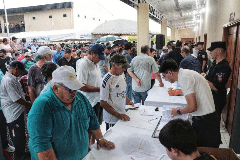 Yacyretá cumple: Unos 4.600 pescadores recibieron esta semana víveres y ayuda económica por veda