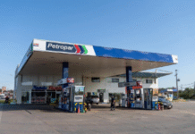 Peña anuncia reducción en el precio del combustible en Petropar