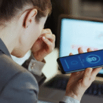 Profesionales de la salud advierten sobre riesgos de la automedicación con IA