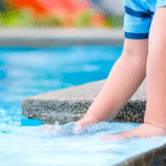 Un niño muere ahogado y otro está muy grave tras caer a una piscina