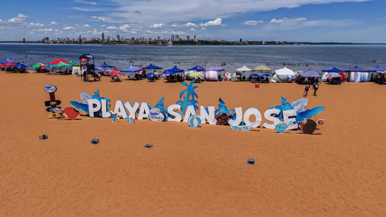 EBY renueva playa San José de Encarnación, potenciando el turismo veraniego EBY renueva playa San José de Encarnación, potenciando el turismo veraniego
