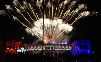 Encendido del árbol navideño reunió a más de 17 mil personas frente al Palacio