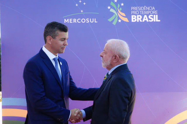 Peña asiste a la Cumbre del Mercosur en Brasil, que traspasa presidencia a Paraguay