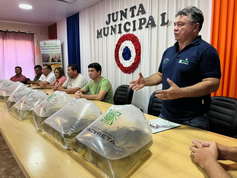 EBY entrega alevines de Pacú a familias rurales de Alto Verá, Itapúa