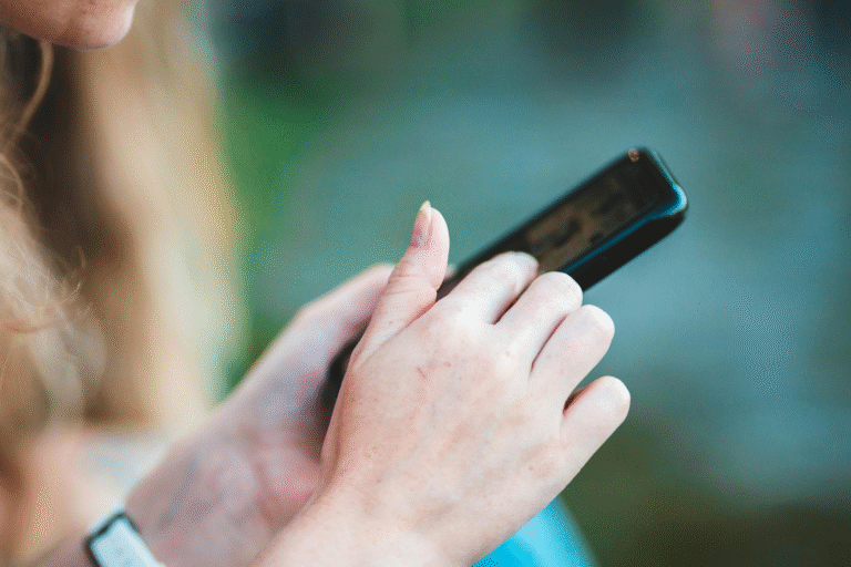 Ministerio de la Mujer habilita WhatsApp para atención a víctimas de violencia
