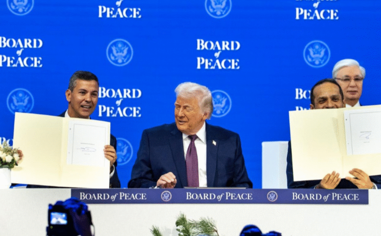 Peña firma la incorporación de Paraguay a la Junta de la Paz