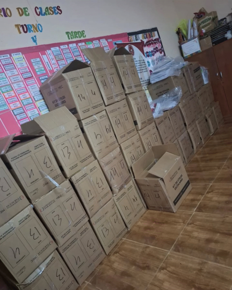 Kits escolares para el año lectivo 2026: MEC entregó más de 694 mil a instituciones de varios departamentos