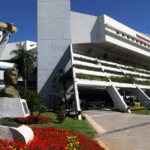 Gobierno y aerolínea definirán inicio de operaciones apuntando a vuelos a Estados Unidos