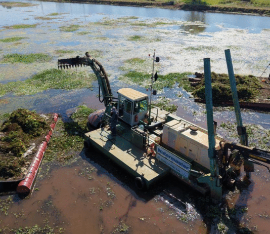Draga anfibia Yacyretá XX se une a labores de limpieza en subembalse del Potiy