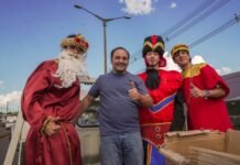 Cheba Remesowski acompañó la tradicional entrega de regalos por Reyes Magos en barrios de Encarnación