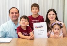 CHEBA REMESOWSKI FIRMÓ LA INSCRIPCIÓN DE SU PRECANDIDATURA POR EL MOVIMIENTO ENCARNACIÓN NOS UNE, ACOMPAÑADO DE SU FAMILIA