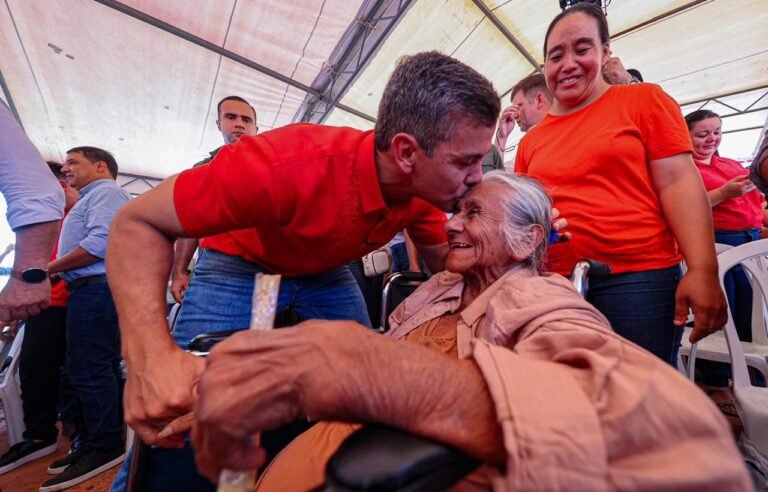 Gobierno del Paraguay entrega viviendas a 54 familias en Gral. Bernardino Caballero