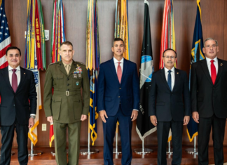 Presidente abordó seguridad hemisférica y cooperación con comandante del Comando Sur de EE.UU.