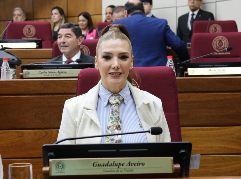 Senado otorga permiso a Erico Galeano y toma juramento a su reemplazante 