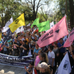 Docentes anuncian suspensión total de clases este martes