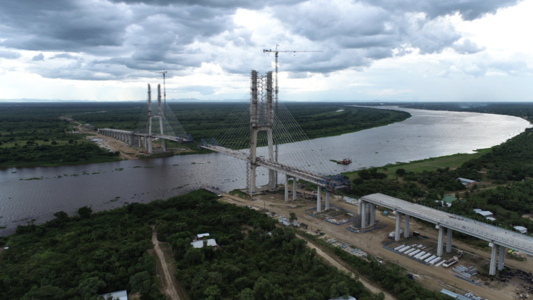 Estiman que para inicios de junio se logrará la unión física del puente de la Bioceánica sobre el río Paraguay