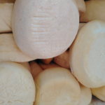 Comités de San Pedro producen hasta 2400 kilos de queso Paraguay ante alta demanda por Semana Santa